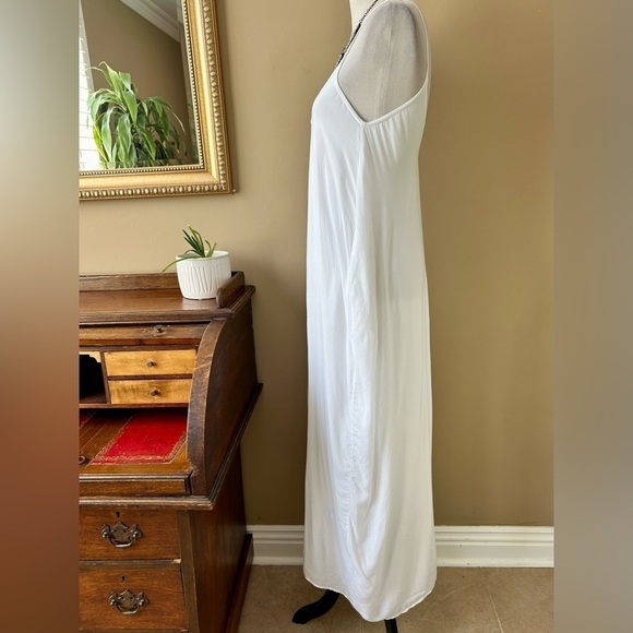 Indah Nalah SimpleFlow Maxi Slip Dress White Pockets - Picture 7 of 13